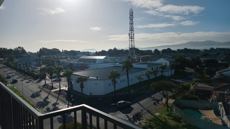 1 Bedroom Property for Sale in Table View Western Cape